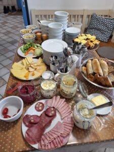 snídaně na jógovém víkendu na navrátilce