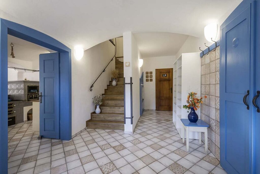 Vstup na chalupu Navrátilka, přivítání na jógovém pobytu